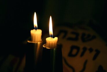 Shabbat candles as an expression of Jewish identity