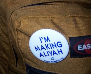 Parshat Vayigash - "I'm Making Aliyah" button on a backpack