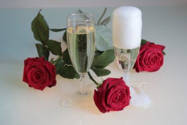 Roses and champagne for Valentine's Day