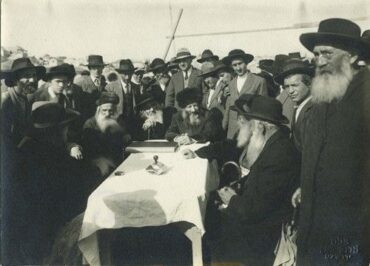 Rav Kook at public gathering