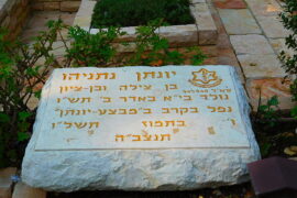 Yoni Netanyahu's grave